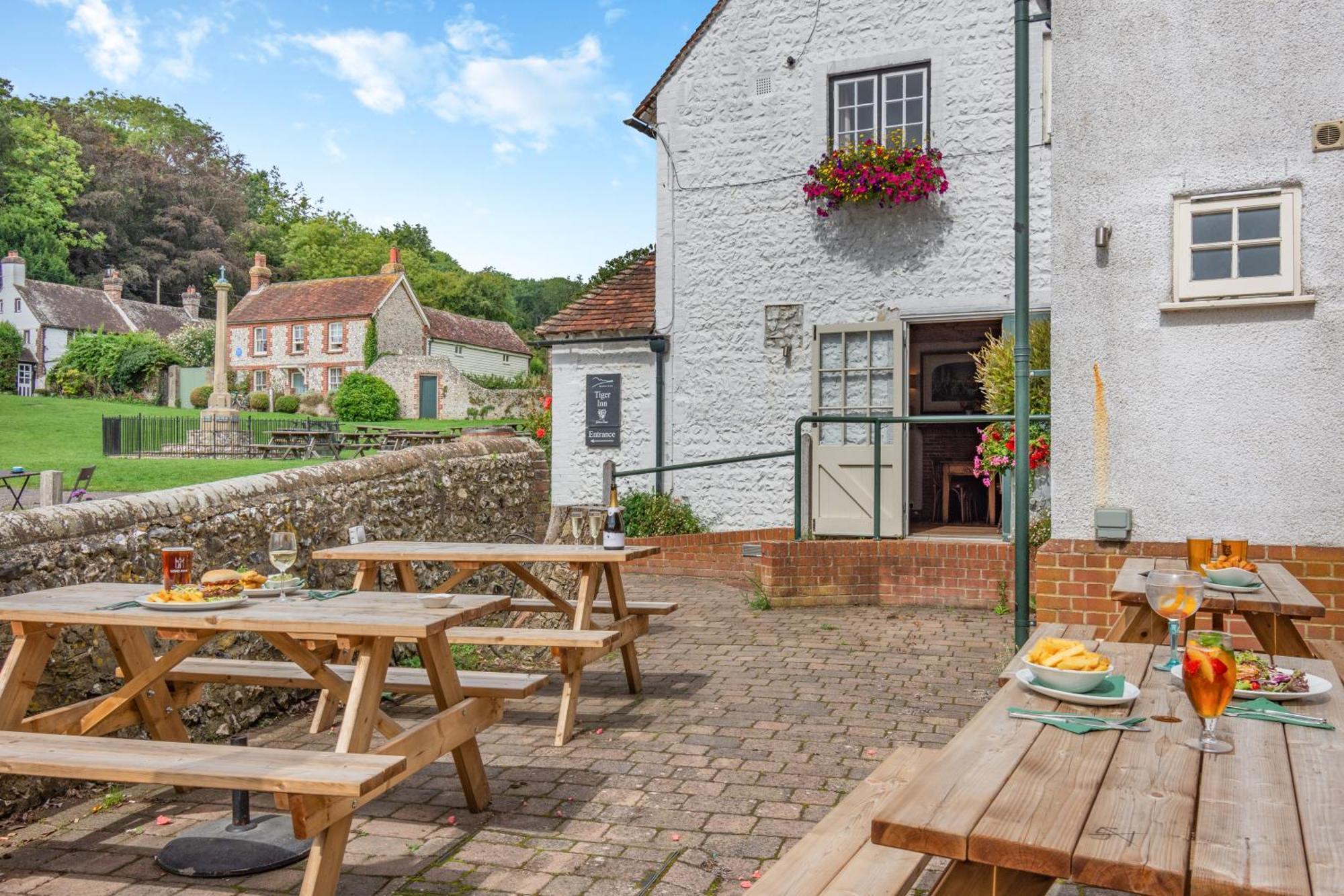 Tiger Inn - Grace Eastdean 外观 照片